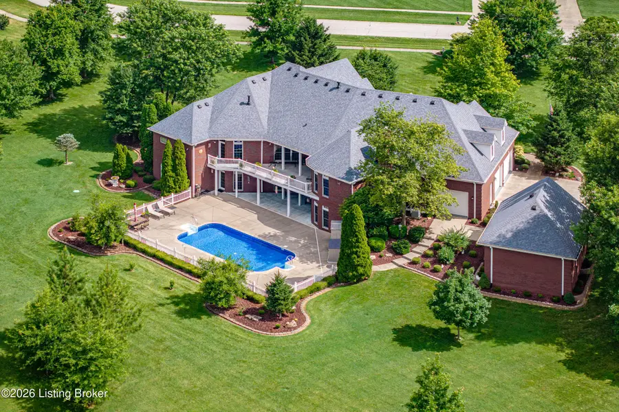 389 Cedar Place Dr, Shepherdsville, KY 40165 - #2