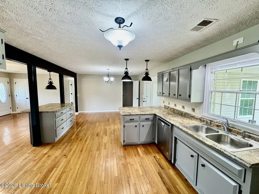 9867 Pottsville Rd, Springfield, KY 40069 - #3