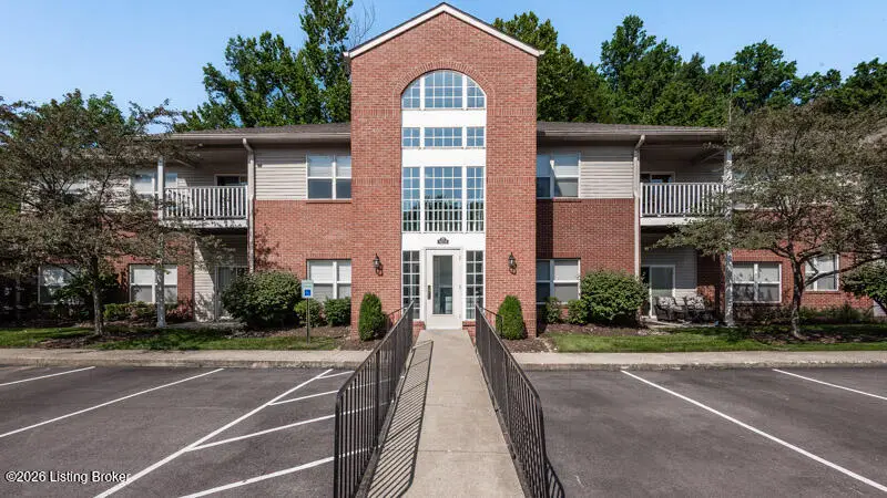 9208 Hawthorne Pointe Dr #102, Louisville, KY 40272 - #1