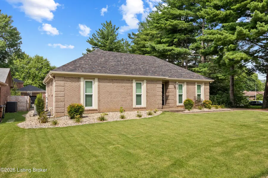 4702 Lowe Rd, Louisville, KY 40220 - #2