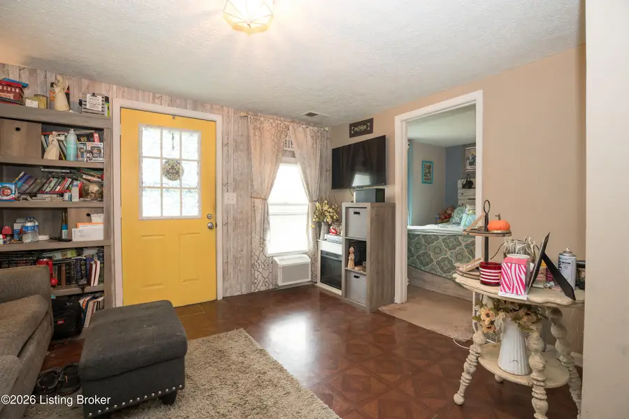206 Fourth Ave, Shepherdsville, KY 40165 - #3