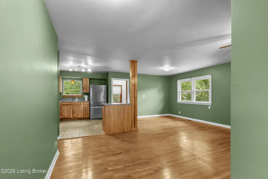 9103 Waltlee Rd, Louisville, KY 40291 - #3