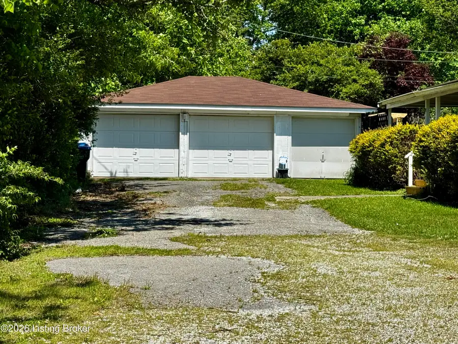 7520 Saint Andrews Church Rd, Louisville, KY 40214 - #2