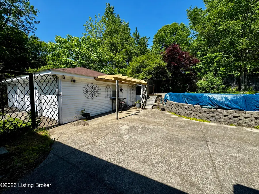 7520 Saint Andrews Church Rd, Louisville, KY 40214 - #3