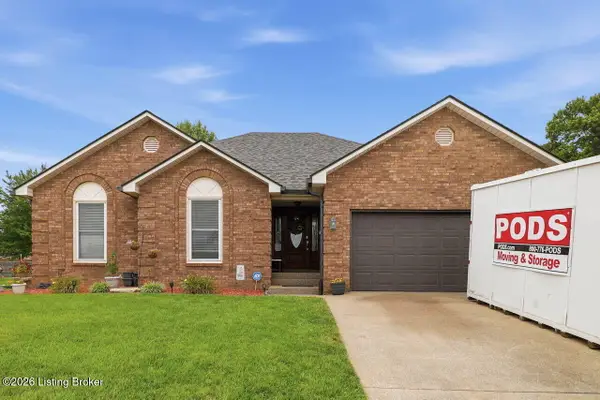 5127 Hunters Point Cir, Louisville, KY 40216
