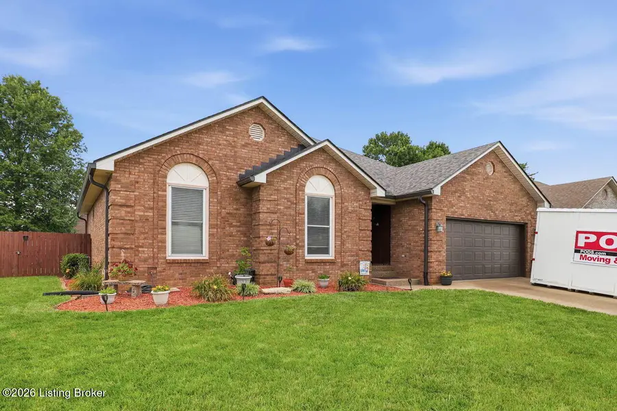 5127 Hunters Point Cir, Louisville, KY 40216 - #3