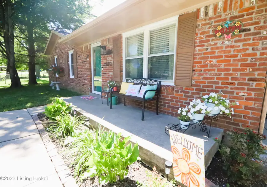 225 Beechwood Ln, Mount Washington, KY 40047 - #2