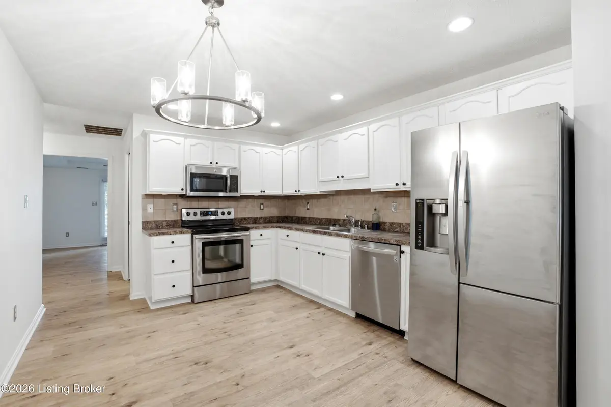 853 Garden Pointe Dr, Simpsonville, KY 40067 - #1
