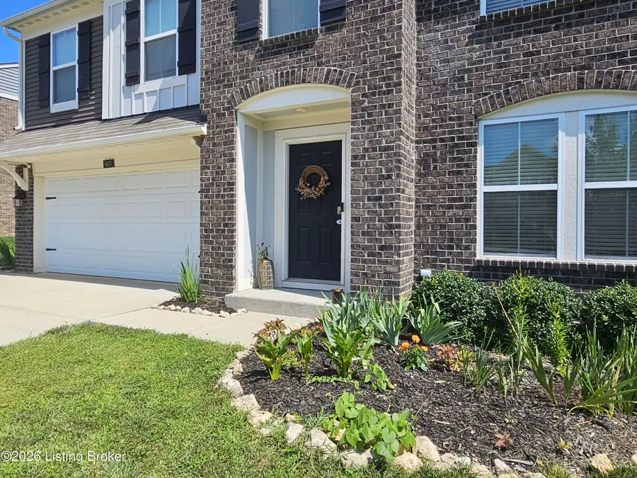 8605 Loyal Dr, Louisville, KY 40229 - #3