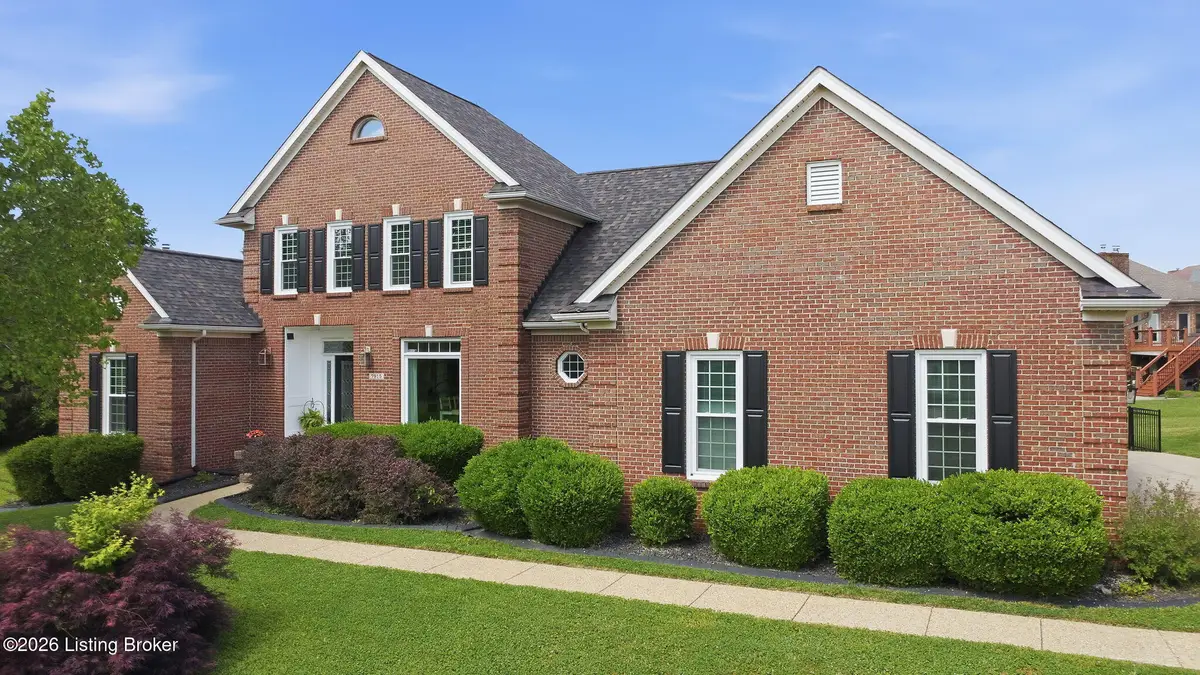 7915 Hall Farm Dr, Louisville, KY 40291 - #1