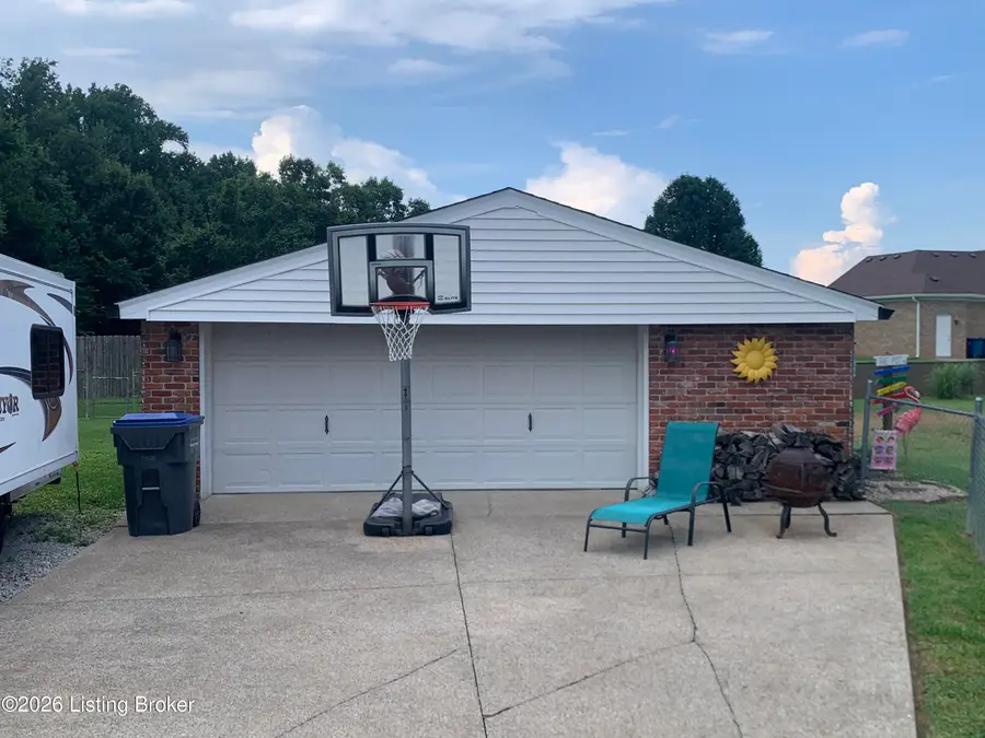 7009 Feyhurst Dr, Louisville, KY 40258 - #3