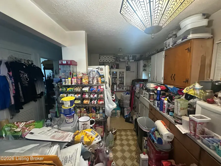 4913 Seville Dr, Louisville, KY 40272 - #3