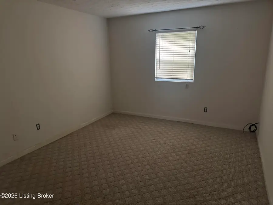 3504 Lodge Ln #APT 129, Louisville, KY 40218 - #3