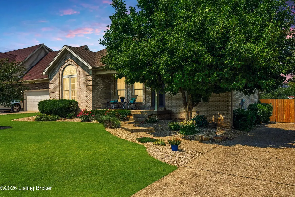 6303 Winding Stream Dr, Louisville, KY 40272 - #1