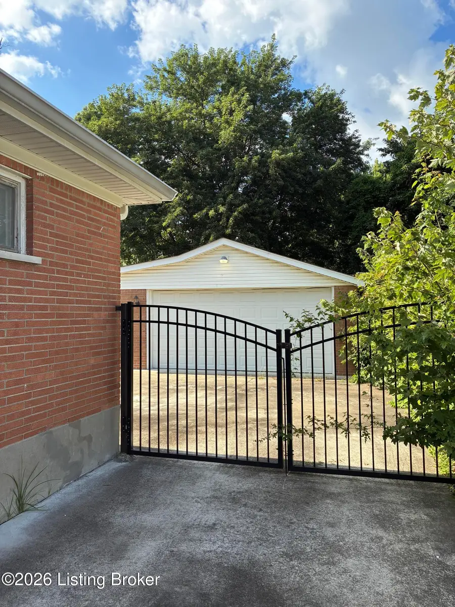 2527 Veronica Dr, Louisville, KY 40216 - #3