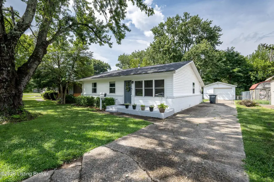 826 W Larkspur Dr, Jeffersonville, IN 47130 - #2