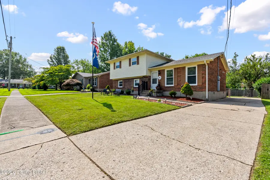 9208 Lethborough Dr, Louisville, KY 40299 - #2