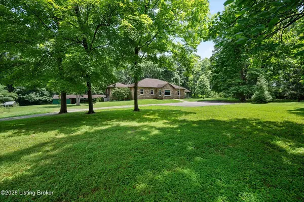 11108 Shady Hollow Dr, Louisville, KY 40241