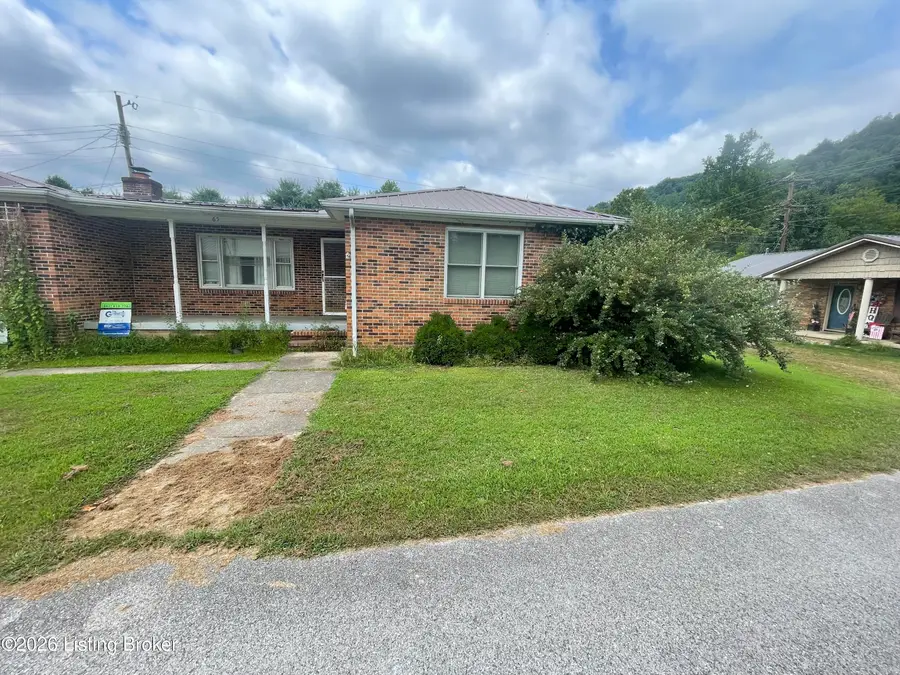 65 S Castle Dr, Thelma, KY 41260 - #2