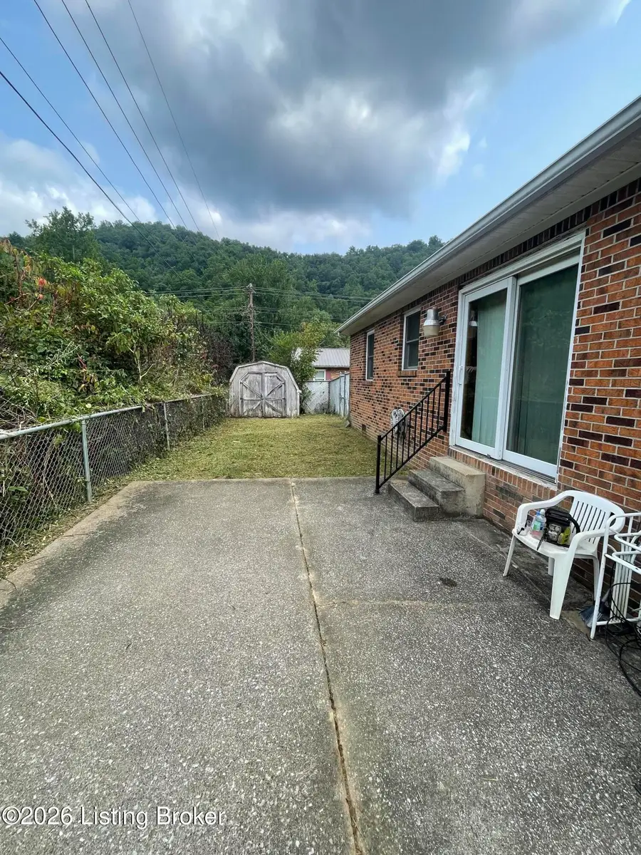 65 S Castle Dr, Thelma, KY 41260 - #3
