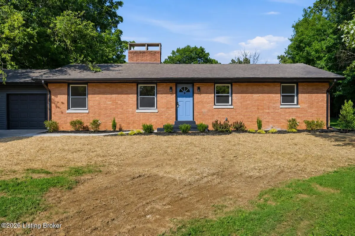 386 S Deepwood Dr, Radcliff, KY 40160 - #1