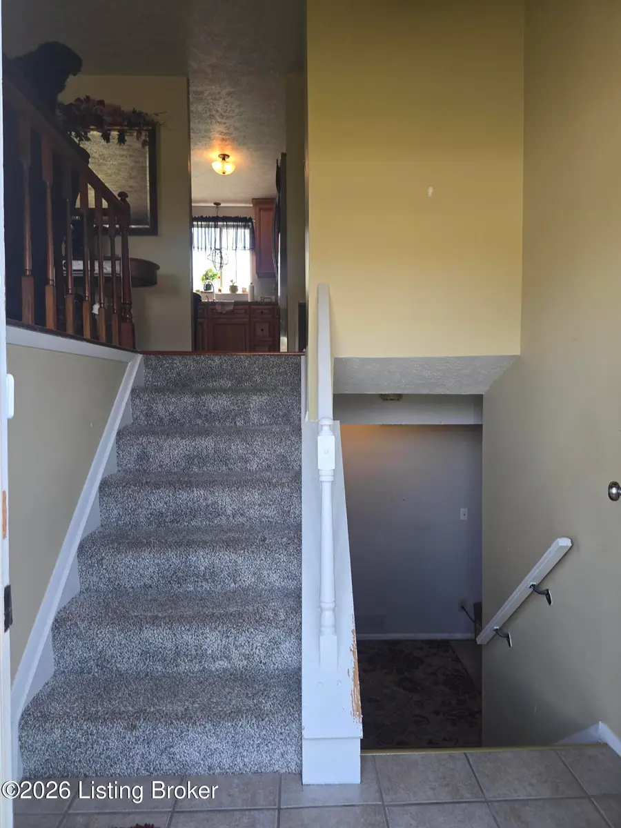 3714 Hillview Blvd, Louisville, KY 40229 - #2