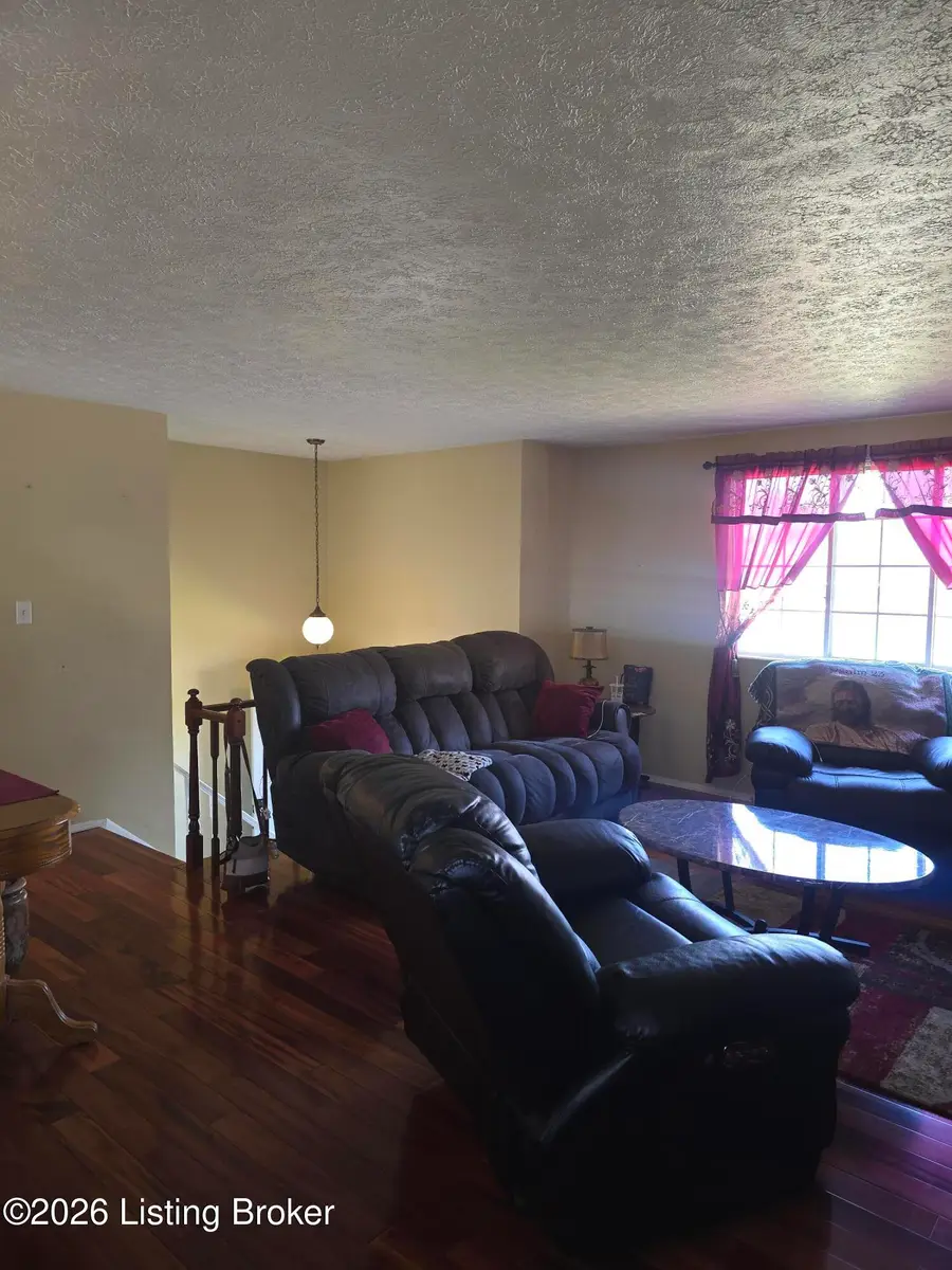 3714 Hillview Blvd, Louisville, KY 40229 - #3