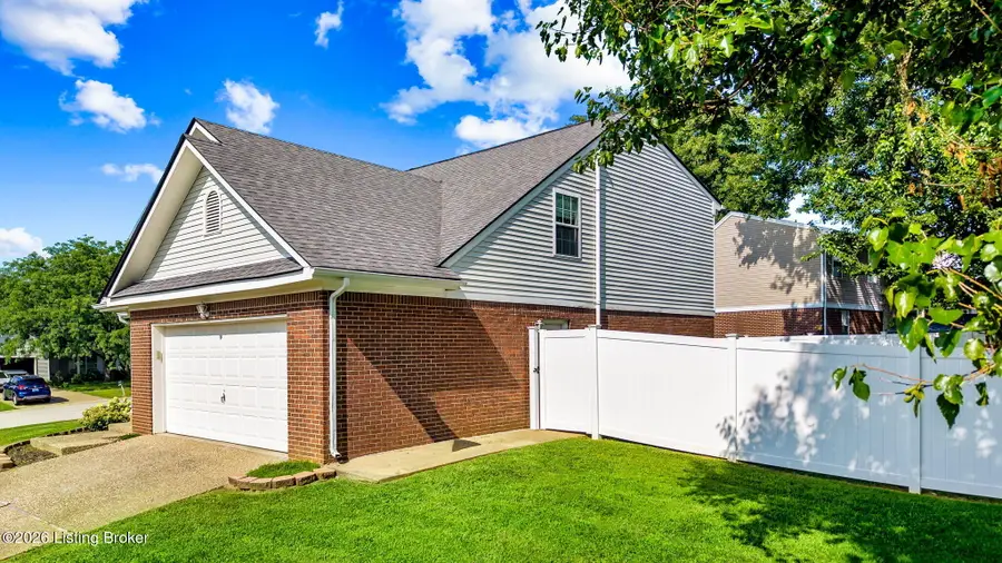 4600 Wooded Oak Cir, Louisville, KY 40245 - #3