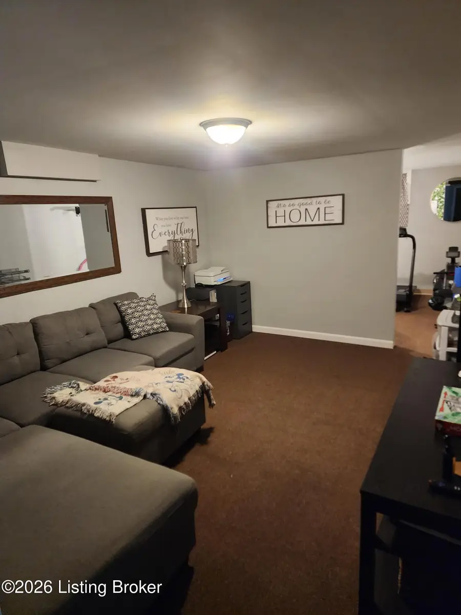 3209 Bridwell Dr, Louisville, KY 40216 - #2