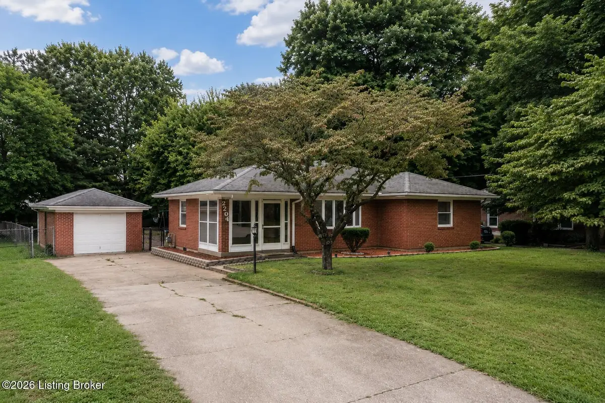 2204 Garrs Ln, Louisville, KY 40216 - #1