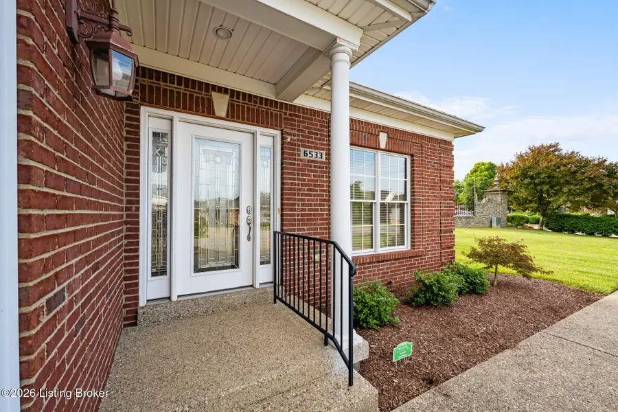6533 Villa Spring Dr, Louisville, KY 40291 - #3