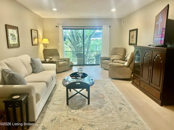 5800 Coach Gate Wynde #APT 308, Louisville, KY 40207