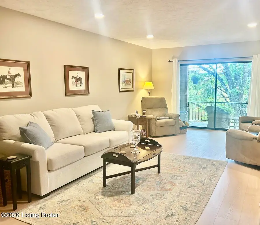 5800 Coach Gate Wynde #APT 308, Louisville, KY 40207 - #2