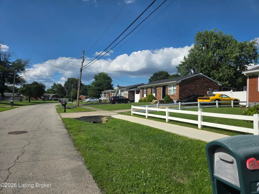 288 S Steedland Dr, Louisville, KY 40229 - #2