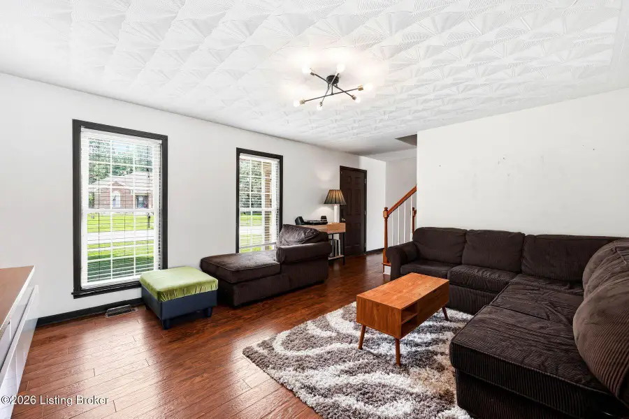 6627 Sun Ray Dr, Louisville, KY 40272 - #2