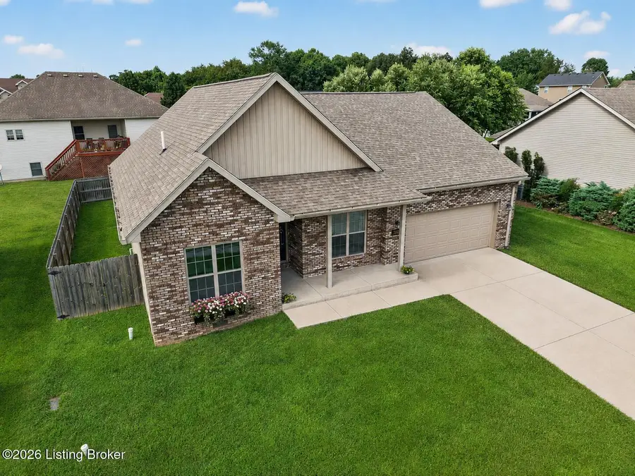 204 Robert East Ct, Vine Grove, KY 40175 - #2