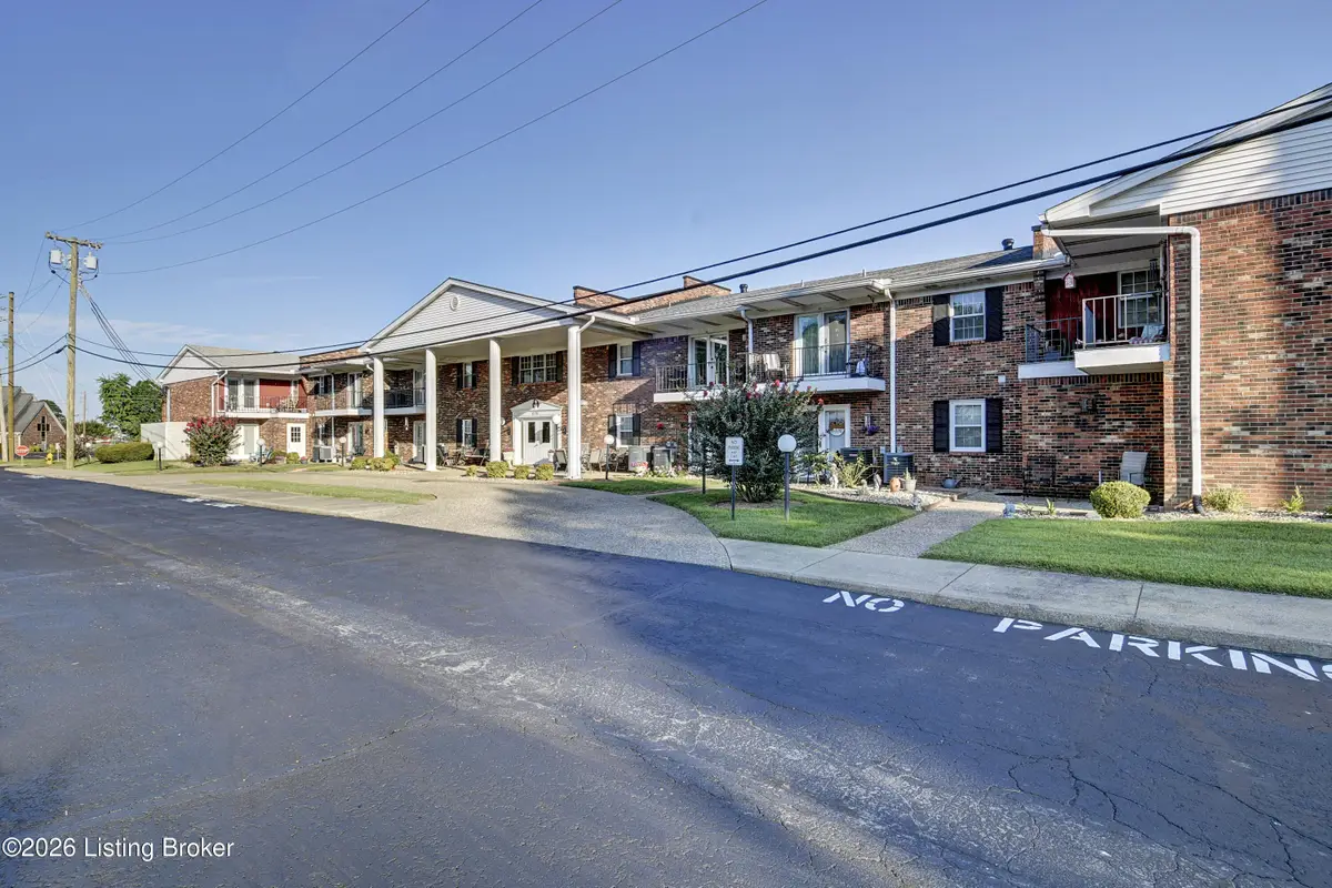 8101 Wendamoor Dr #UNIT 28, Louisville, KY 40228 - #1