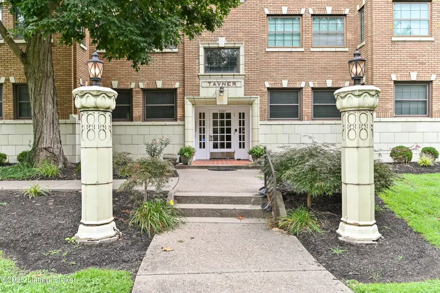 2082 Douglass Blvd #APT 18, Louisville, KY 40205 - #2