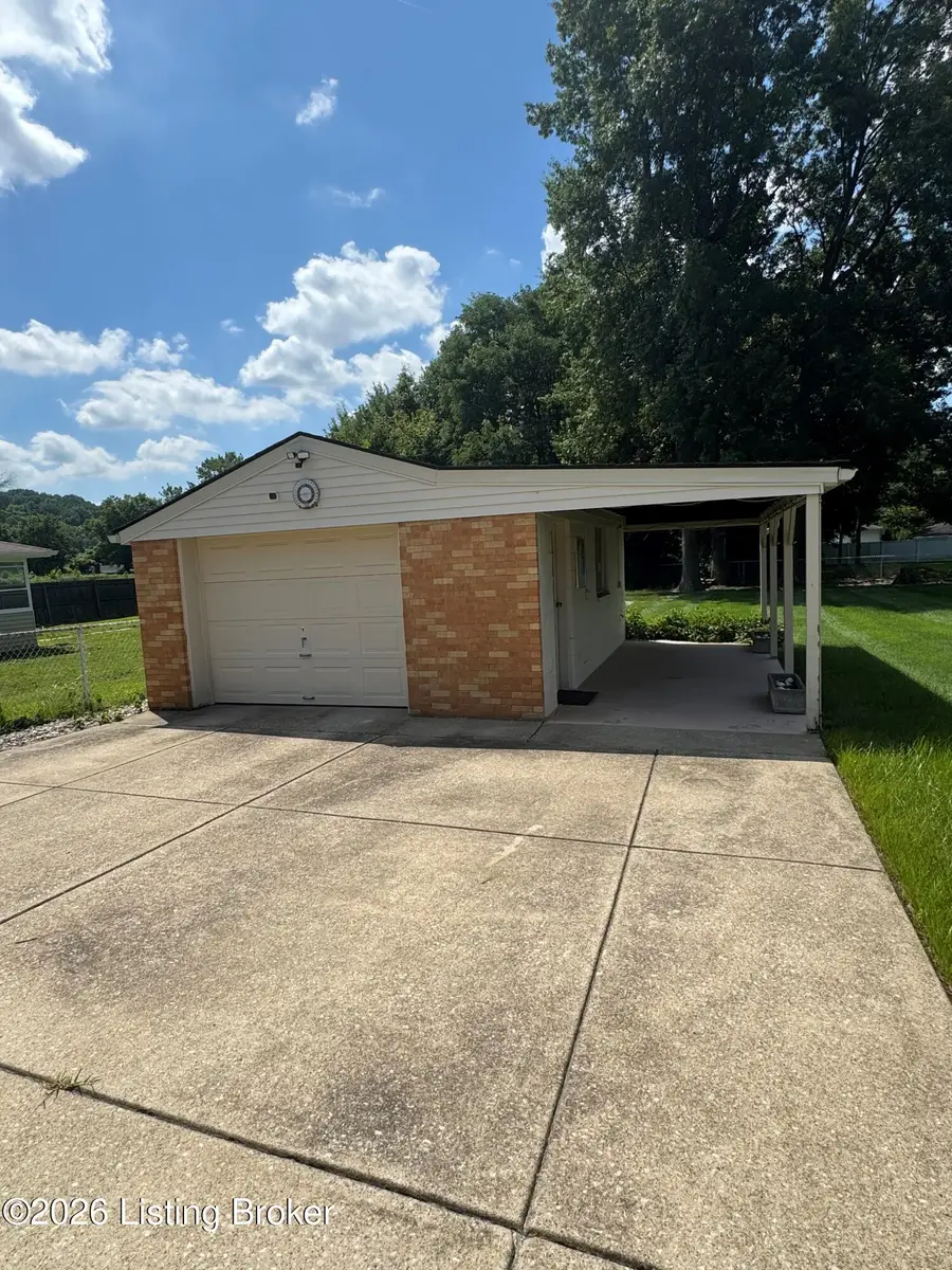 4906 Paramount Dr, Louisville, KY 40258 - #3
