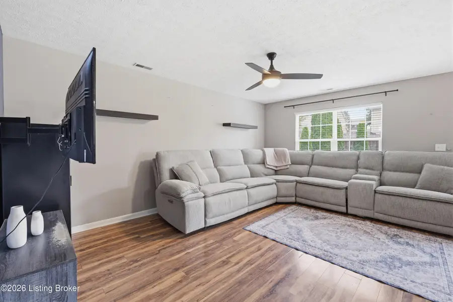 10318 Venado Dr, Louisville, KY 40291 - #3
