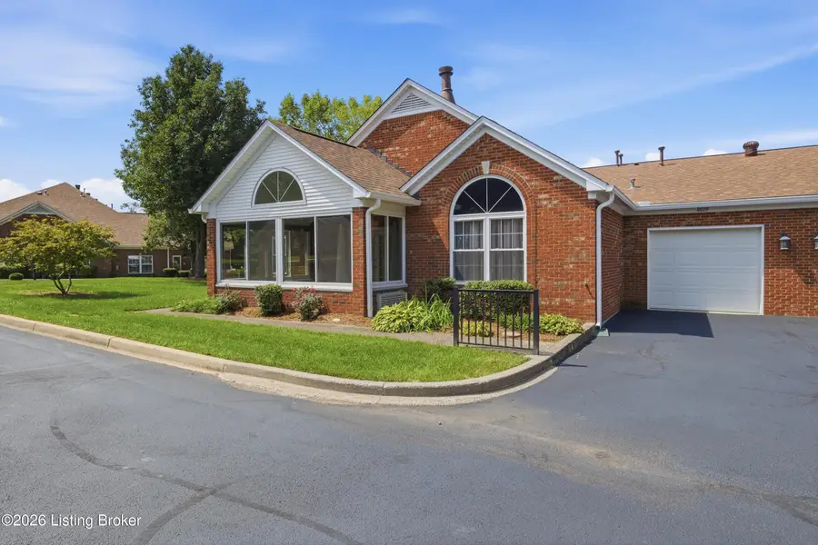 8019 Saint Andrews Village Dr, Louisville, KY 40241 - #2