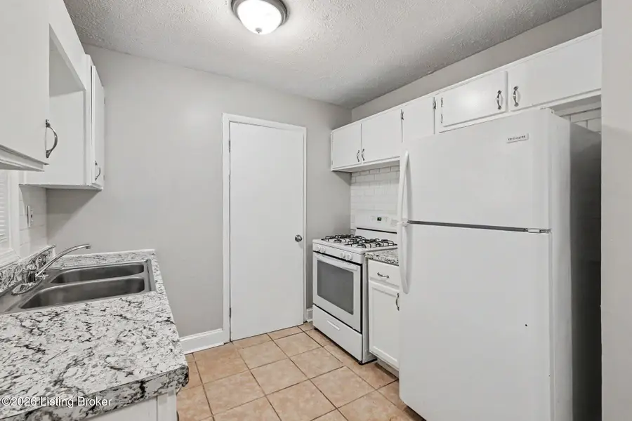 5306 Regent Way, Louisville, KY 40218 - #3