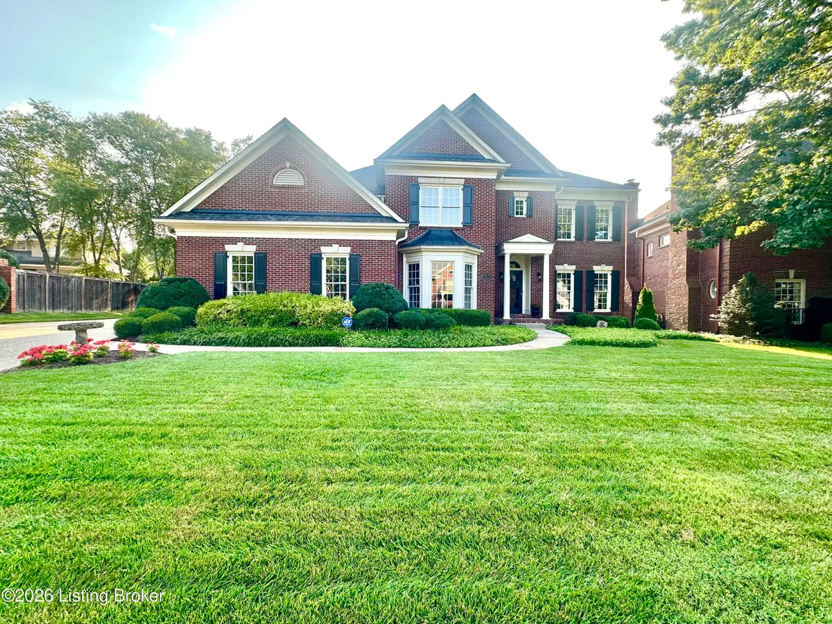 211 Pepperbush Rd, Louisville, KY 40207 - #1