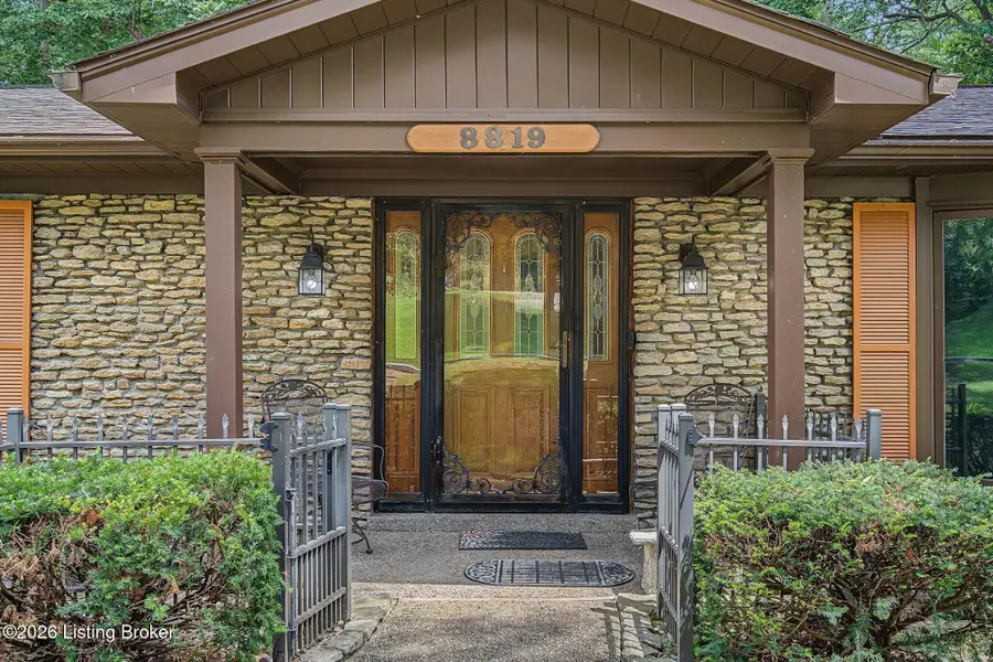 8819 Mountain Brook Dr, Louisville, KY 40272 - #2