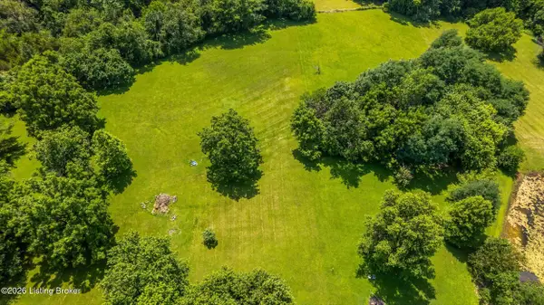 3820 Carriage Hill Dr, Crestwood, KY 40014