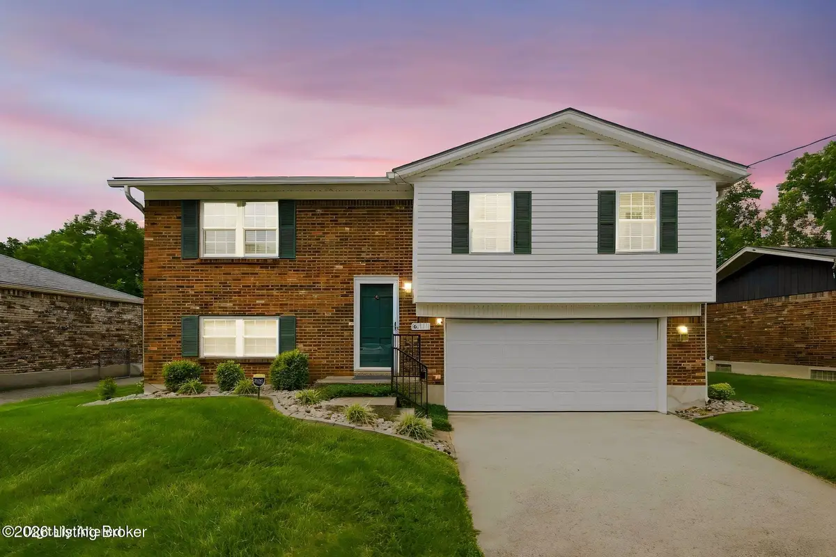 6211 Lynnchester Dr, Louisville, KY 40219 - #1