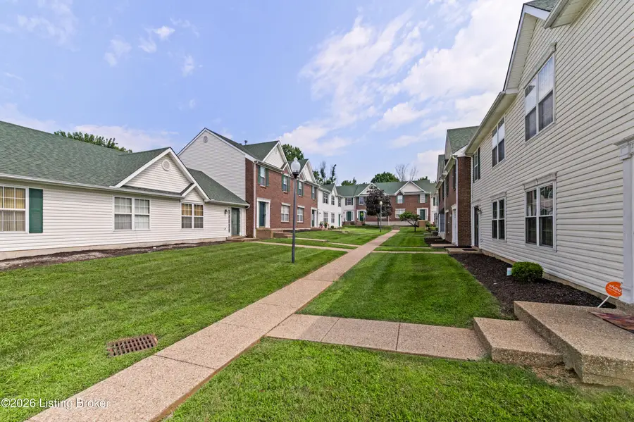 9404 Bayberry Green Ln, Louisville, KY 40291 - #3