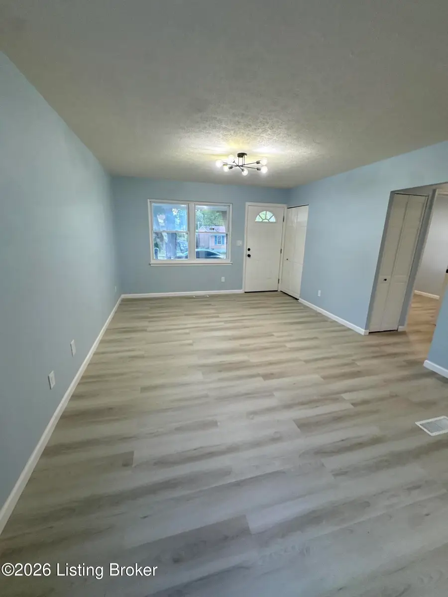 10107 Mcneely Lake Dr, Louisville, KY 40229 - #2