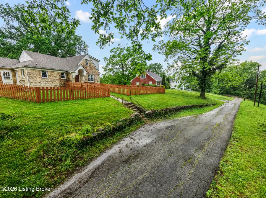 137 Eastview Dr, Taylorsville, KY 40071 - #3