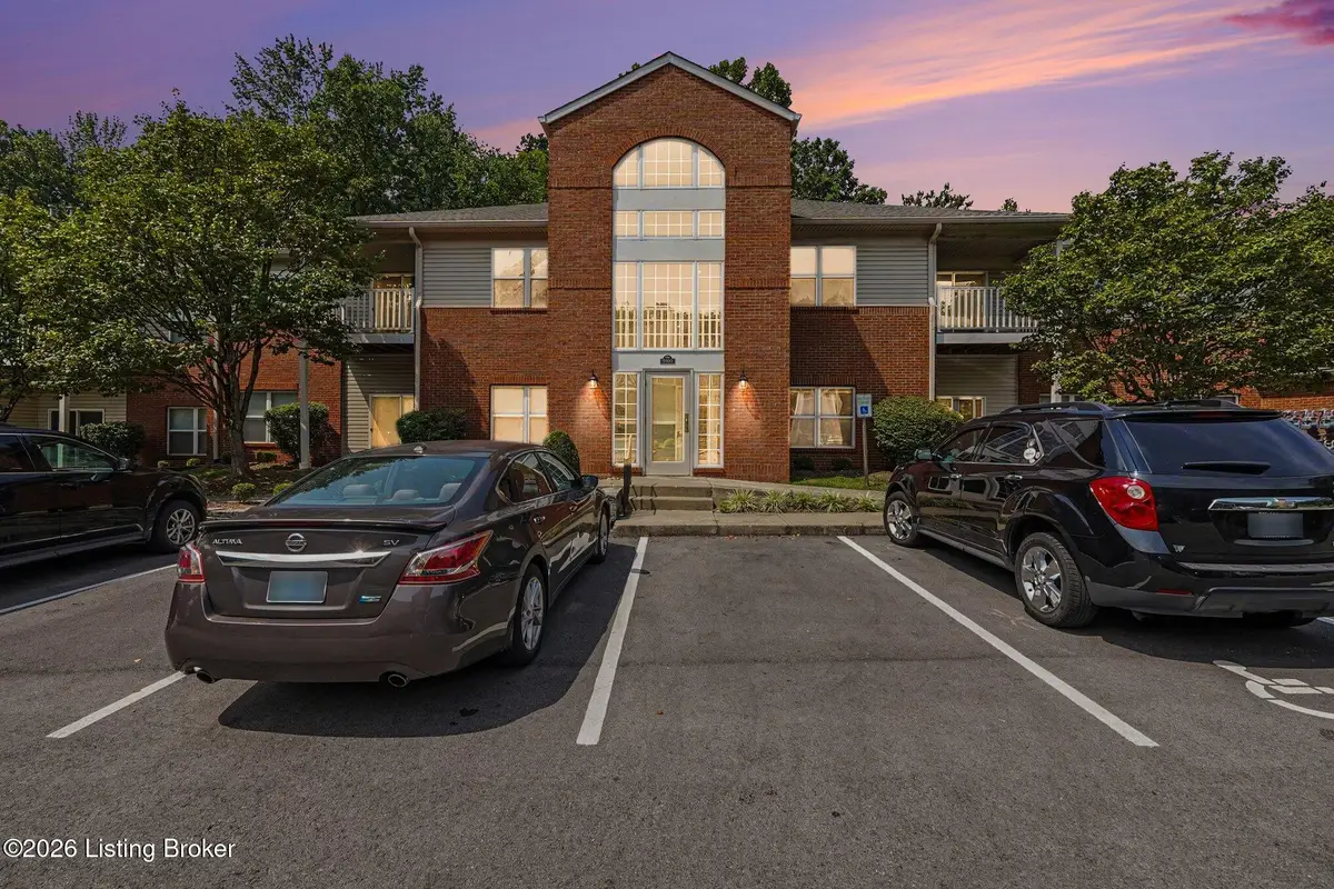 9100 Hawthorne Pointe Dr #201, Louisville, KY 40272 - #1